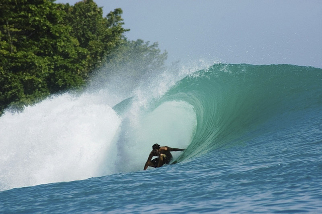 surf travel - Panama barrel