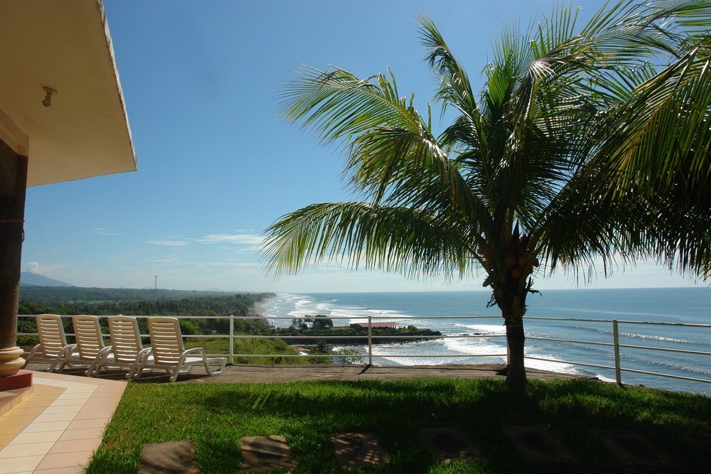 Miraflores Surf Lodge